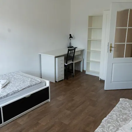 With 5 Beds & Two In The Centre Appartement