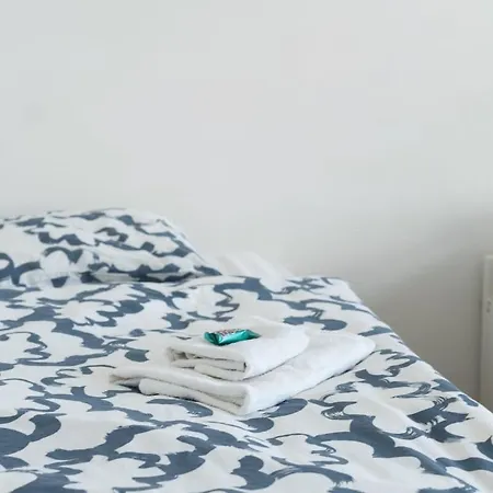 With 5 Beds & Two In The Centre Appartement